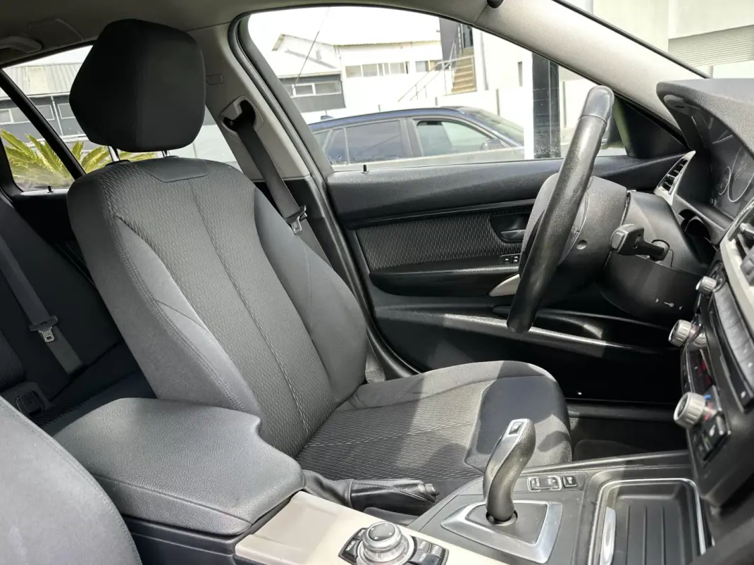 BMW 318 2015 - 14900 EUR, 173000 km - AUTO.MOTO.pt - 173000km - foto 59 de 62