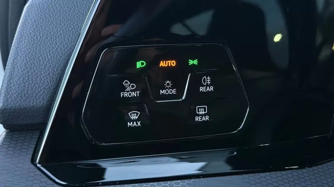 Volkswagen Golf 2021 - 39900 EUR, 55600 km - AUTO.MOTO.pt - 55600km - foto 11 de 26