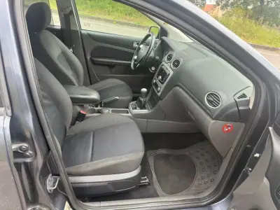Ford Focus SW 2007 - 4450 EUR, 235000 km - AUTO.MOTO.pt - 235000km - foto 12 de 26