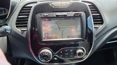 Renault Captur 2017 - 12990 EUR, 101000 km - AUTO.MOTO.pt - 101000km - foto 14 de 19