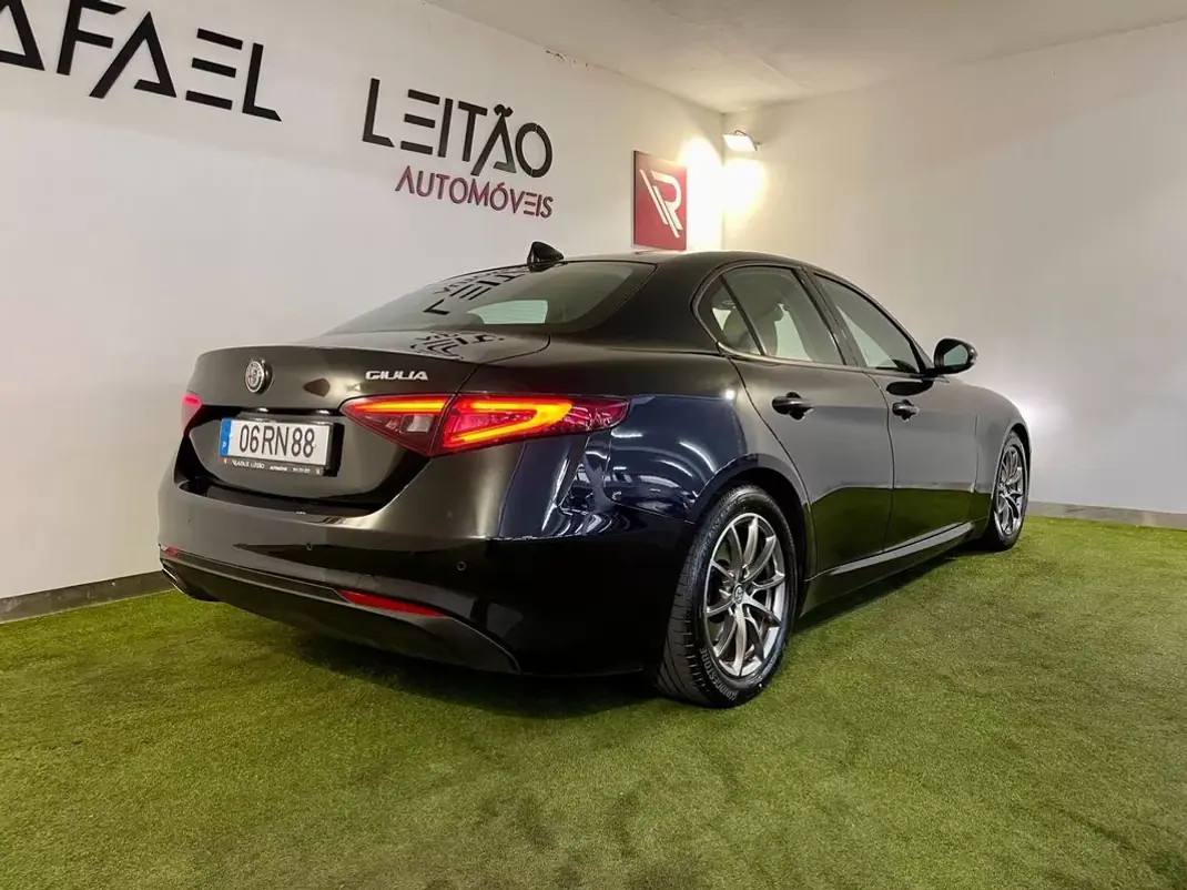 Alfa Romeo Giulia 2016 - 18500 EUR, 153000 km - AUTO.MOTO.pt - 153000km - foto 6 de 35