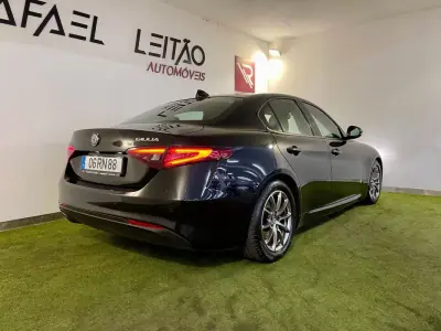 Alfa Romeo Giulia 2016 - 18500 EUR, 153000 km - AUTO.MOTO.pt - 153000km - foto 6 de 35