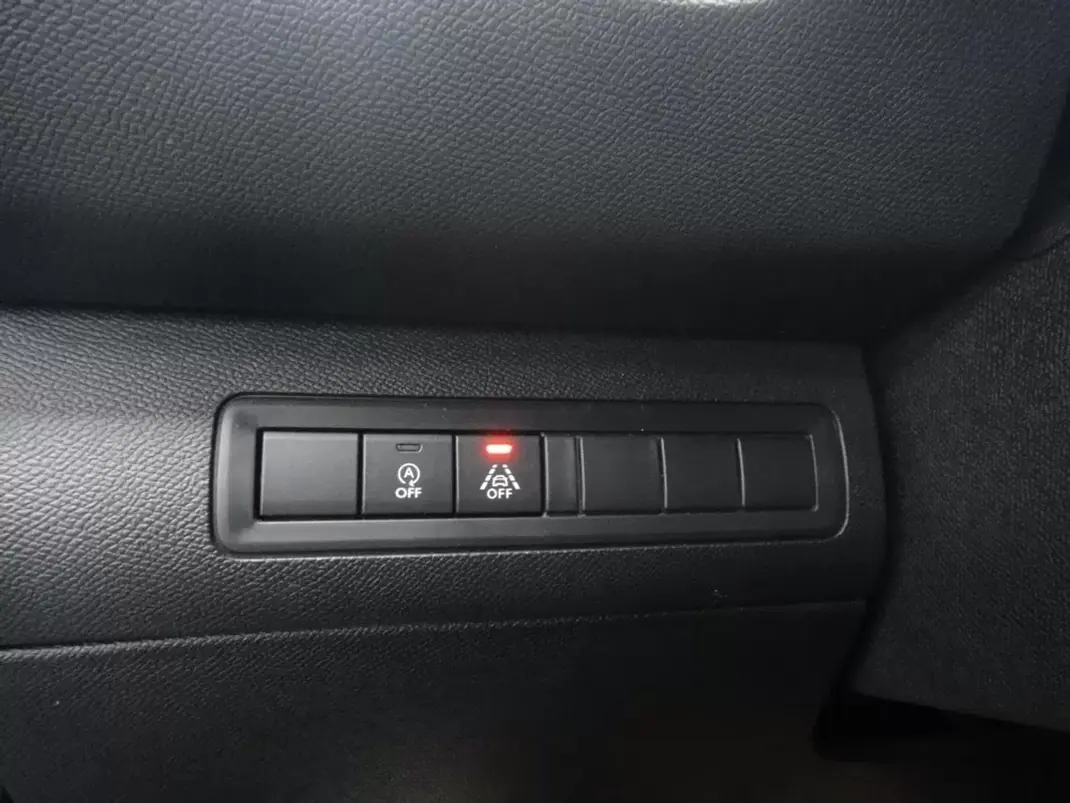 Peugeot 308 2020 - 14990 EUR, 60000 km - AUTO.MOTO.pt - 60000km - foto 32 de 33