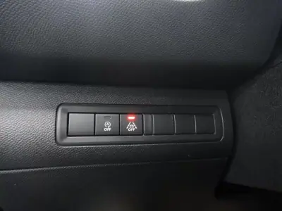 Peugeot 308 2020 - 14990 EUR, 60000 km - AUTO.MOTO.pt - 60000km - foto 32 de 33