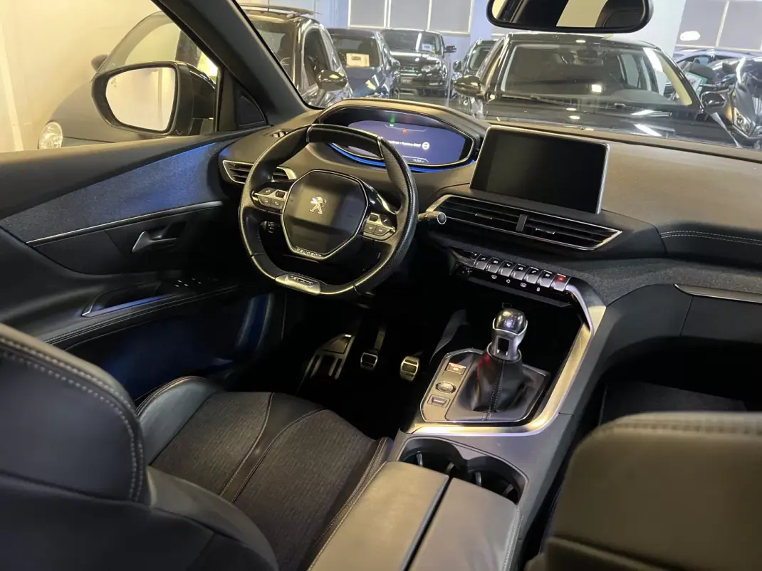 Peugeot 3008 2018 - 13990 EUR, 119000 km - 119000km - foto 9 de 38
