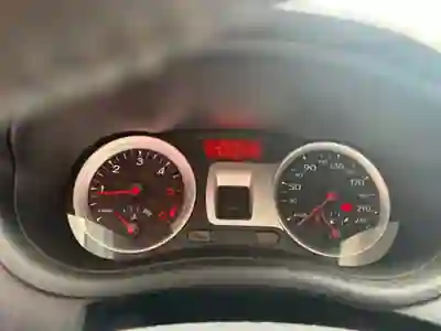 Renault Clio 2011 — photo 6 of 10