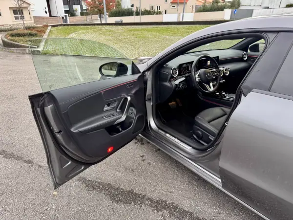 Mercedes-Benz CLA 180 2019 - 26500 EUR, 80000 km - AUTO.MOTO.pt - 80000km - foto 13 de 29