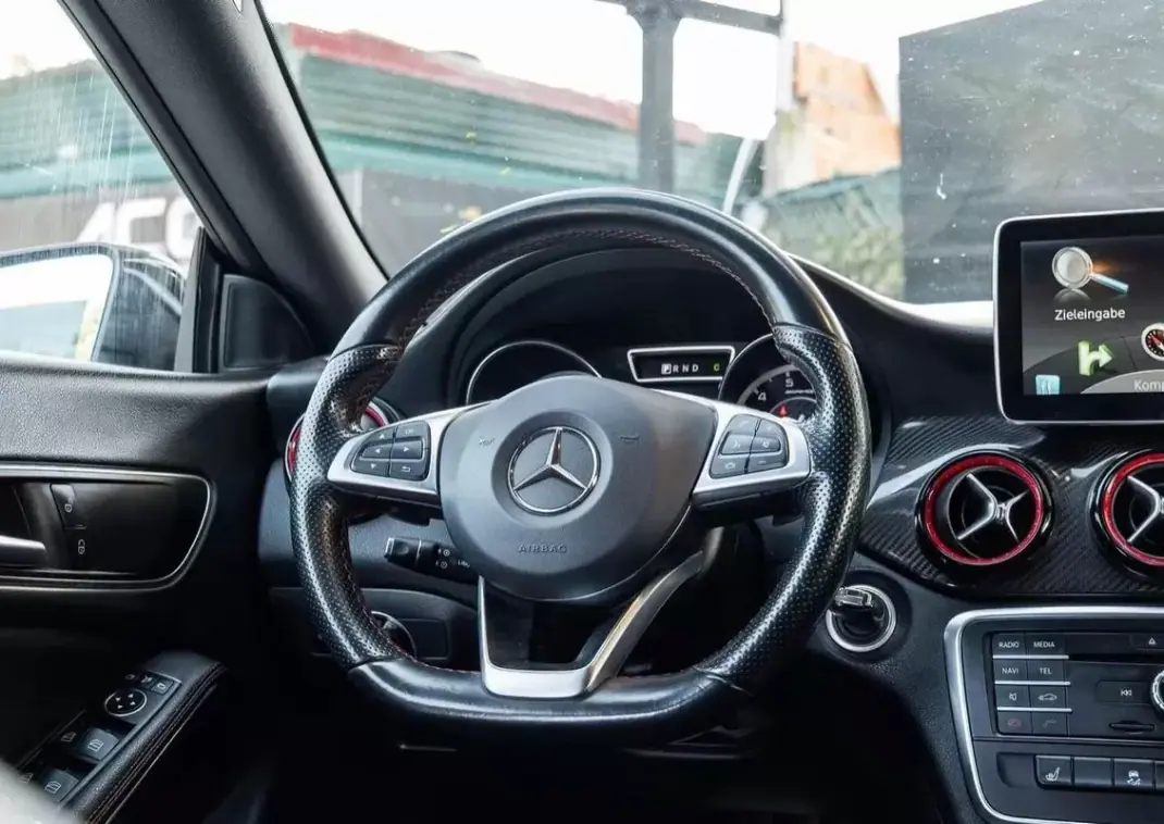 Mercedes-Benz CLA 45 AMG 2015 - 29900 EUR, 90463 km - AUTO.MOTO.pt - 90463km - foto 14 de 14