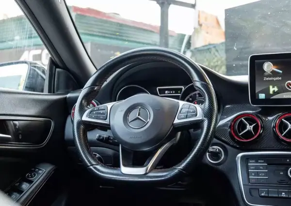 Mercedes-Benz CLA 45 AMG 2015 - 29900 EUR, 90463 km - AUTO.MOTO.pt - 90463km - foto 14 de 14