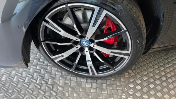 BMW i5 2024 - 52900 EUR, 41826 km - AUTO.MOTO.pt - 41826km - foto 32 de 55