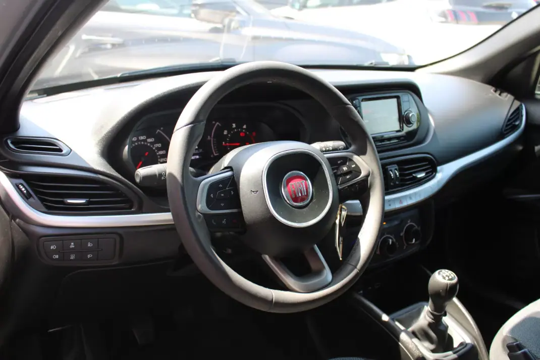 Fiat Tipo Station Wagon 2021 - 9990 EUR, 192500 km - AUTO.MOTO.pt - 192500km - foto 18 de 25