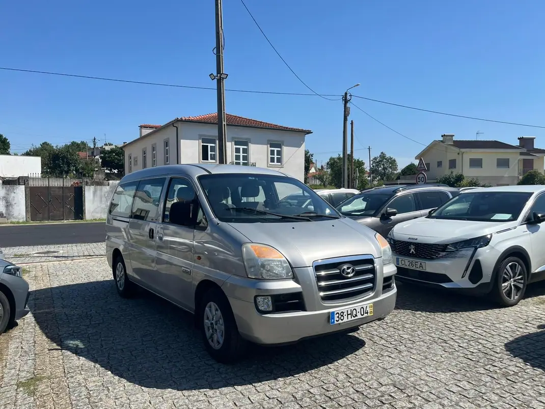 Hyundai H-1 2009 - 9750 EUR, 195000 km - 195000km - foto 4 de 8