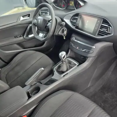 Peugeot 308 SW 2015 - 10250 EUR, 196270 km - AUTO.MOTO.pt - 196270km - foto 8 de 15