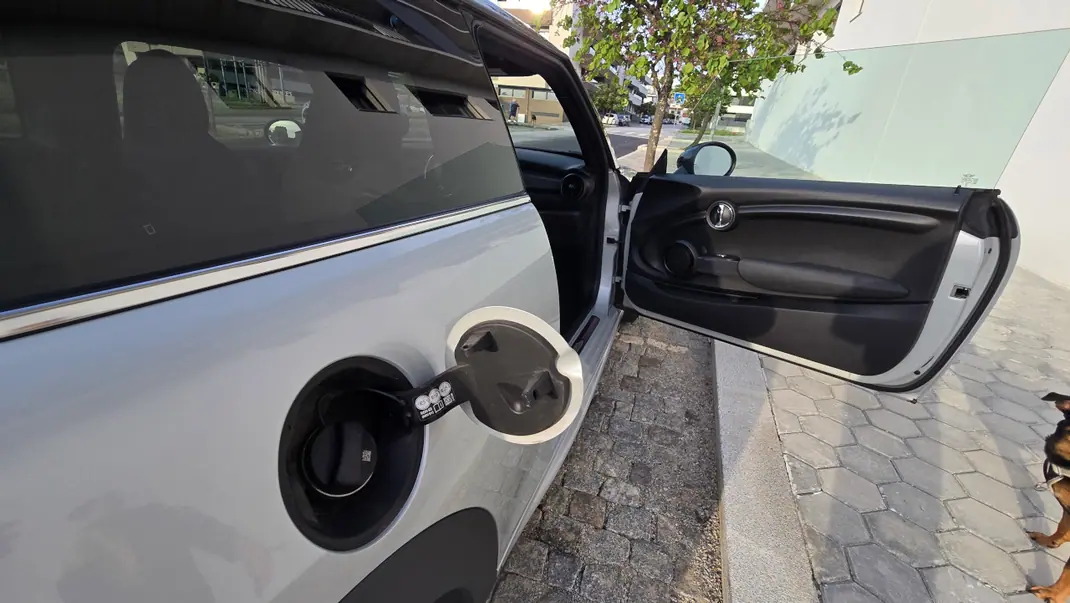 MINI Cooper 2019 - 15999 EUR, 105000 km - AUTO.MOTO.pt - 105000km - foto 13 de 15