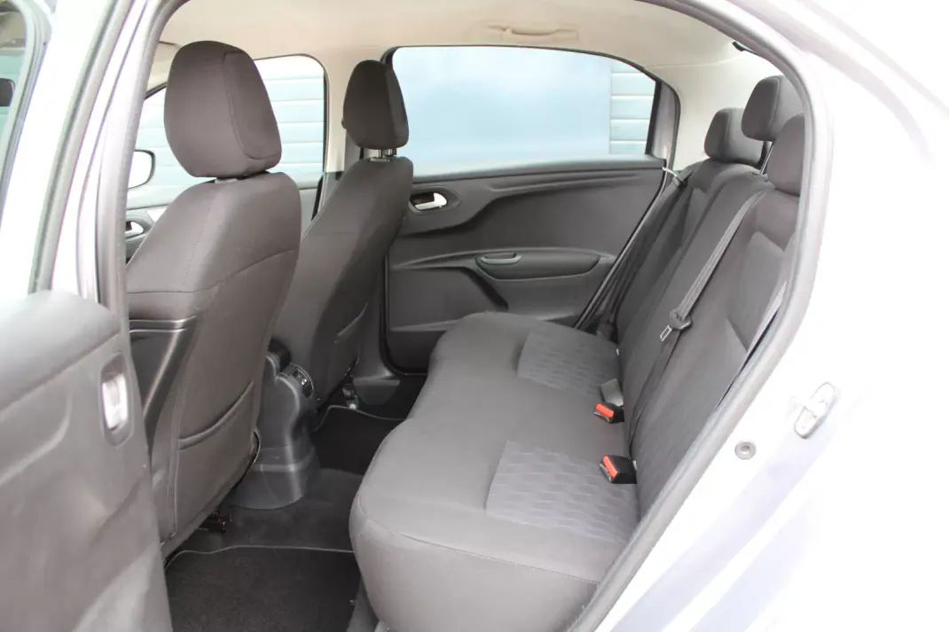 Citroën C-Elysée 2019 - 10500 EUR, 118000 km - AUTO.MOTO.pt - 118000km - foto 14 de 21