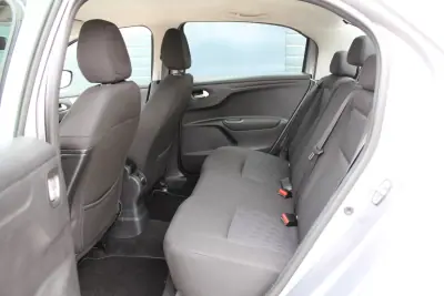 Citroën C-Elysée 2019 - 10500 EUR, 118000 km - AUTO.MOTO.pt - 118000km - foto 14 de 21