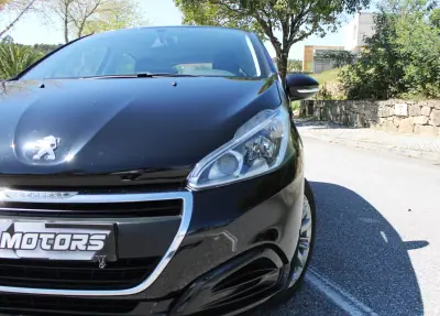 Peugeot 208 2018 - 9990 EUR, 109000 km - AUTO.MOTO.pt - 109000km - foto 13 de 27