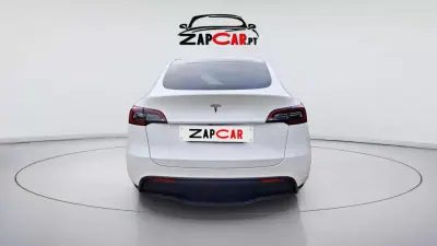 Tesla Model Y 2023 — foto 4 de 16