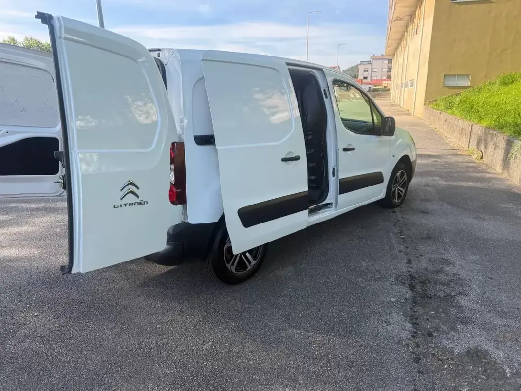 Citroën BERLINGO VAN XL 1.5 BLUE HDI 3 LUGARES 2012 - 6990 EUR, 247000 km - AUTO.MOTO.pt - 247000km - foto 19 de 24