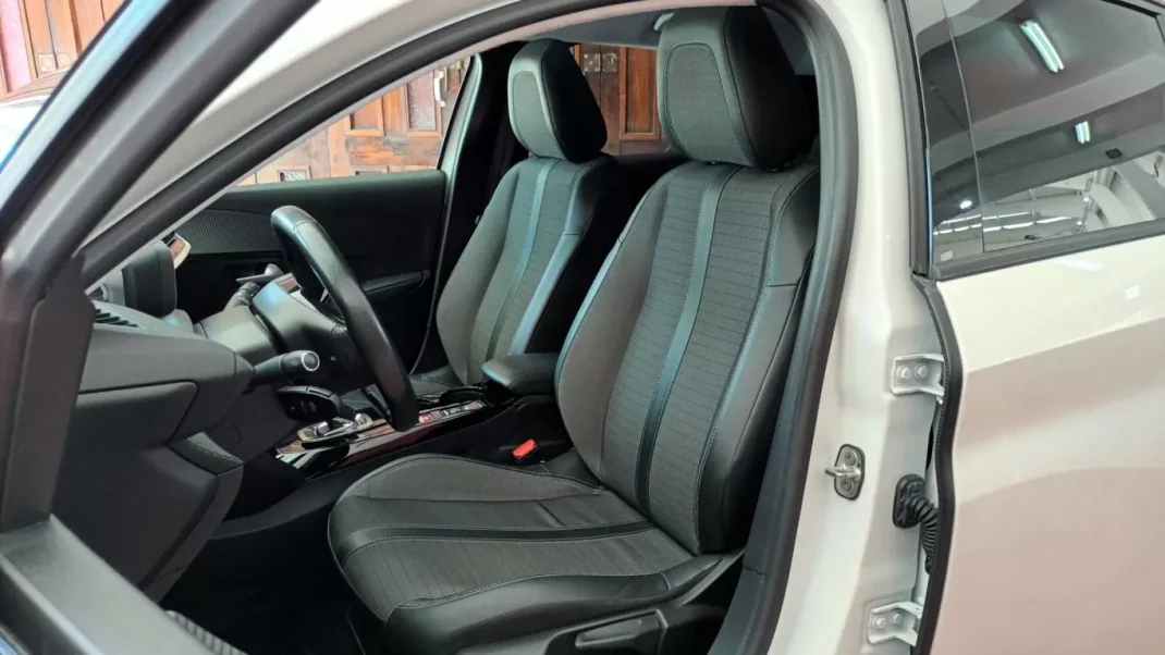 Peugeot e-208 2020 - 20490 EUR, 46617 km - AUTO.MOTO.pt - 46617km - foto 50 de 70