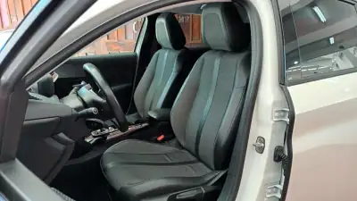 Peugeot e-208 2020 - 20490 EUR, 46617 km - AUTO.MOTO.pt - 46617km - foto 50 de 70