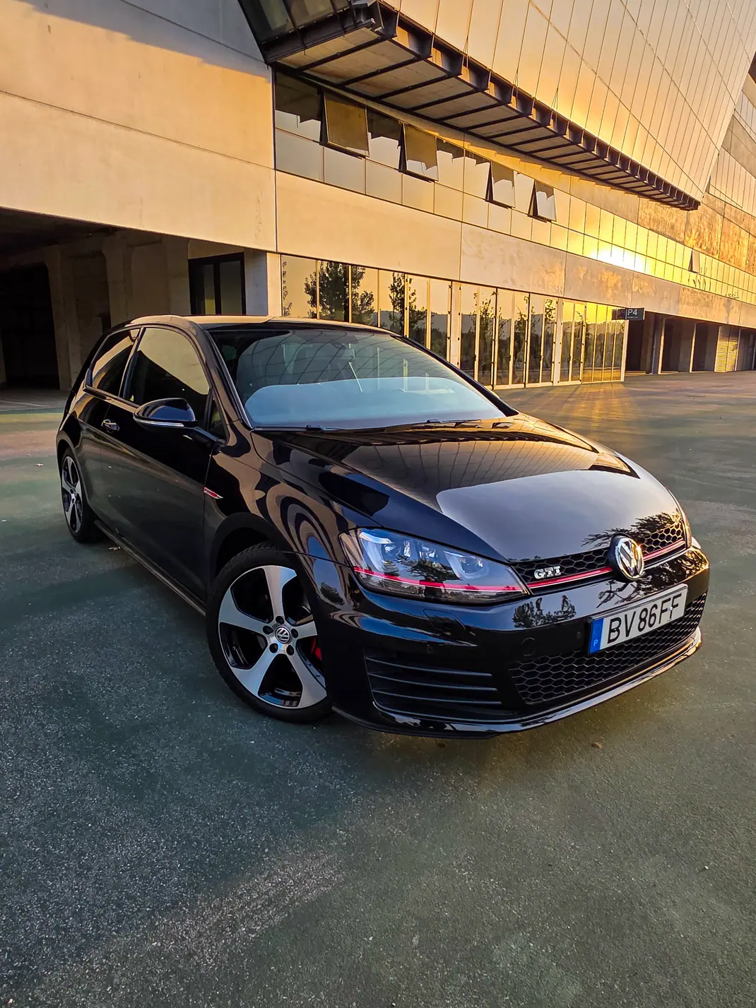 Volkswagen Golf 2013 - 16390 EUR, 196000 km - AUTO.MOTO.pt - 196000km - foto 4 de 12