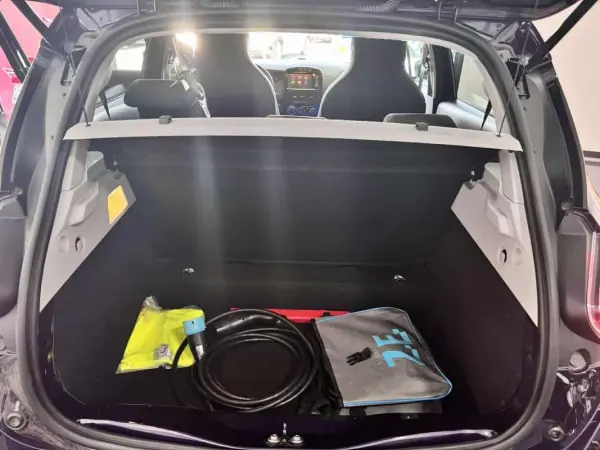 Renault Zoe 2018 - 13750 EUR, 94000 km - AUTO.MOTO.pt - 94000km - foto 17 de 22