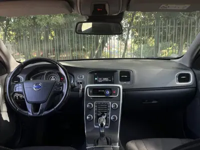 Volvo V60 2014 - 10000 EUR, 215710 km - 215710km - foto 9 de 11