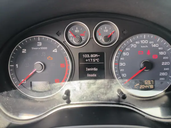Audi A3 Sportback 2012 - 12500 EUR, 205100 km - AUTO.MOTO.pt - 205100km - foto 10 de 19