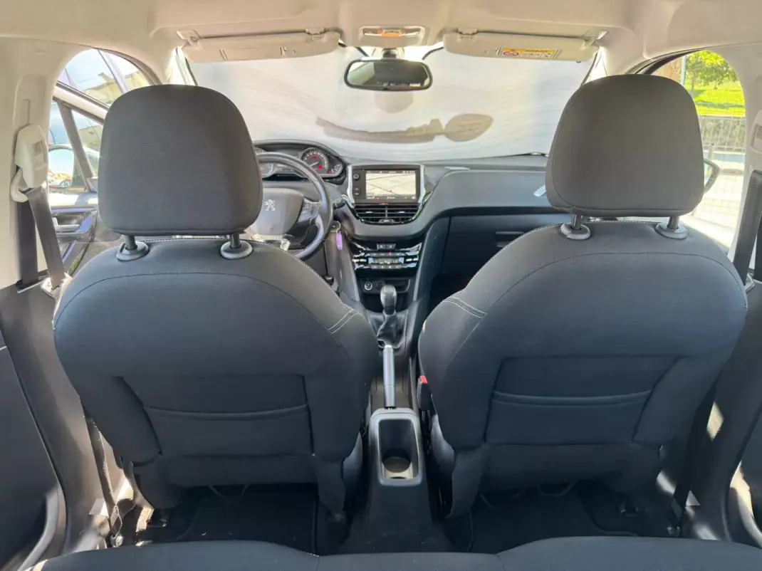 Peugeot 208 2018 - 9990 EUR, 96000 km - 96000km - foto 5 de 7
