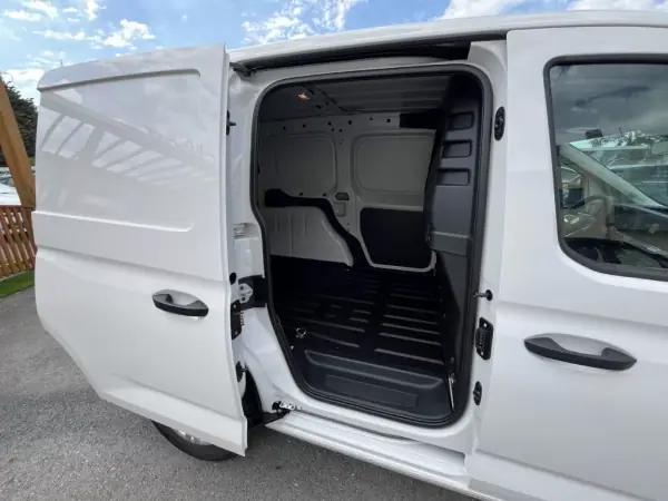 VW Caddy 2.0TDI Cargo Business 2025 - 24950 EUR, 10 km - AUTO.MOTO.pt - 10km - foto 30 de 42