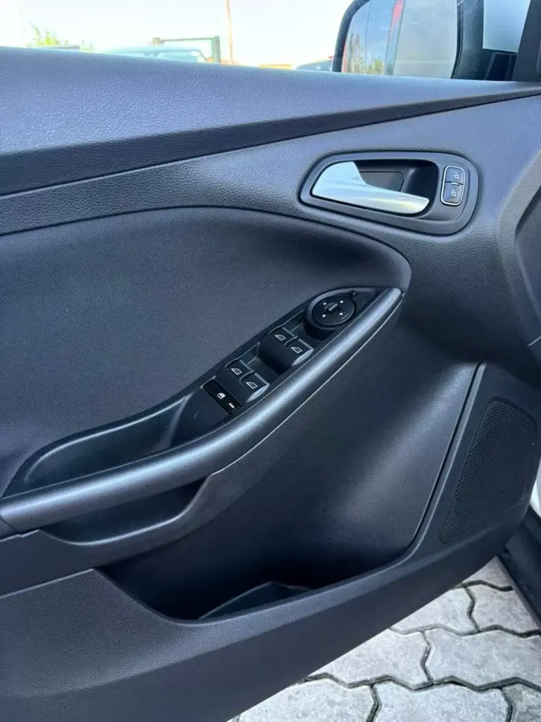 Ford Focus 2018 - 13900 EUR, 114000 km - AUTO.MOTO.pt - 114000km - foto 11 de 16