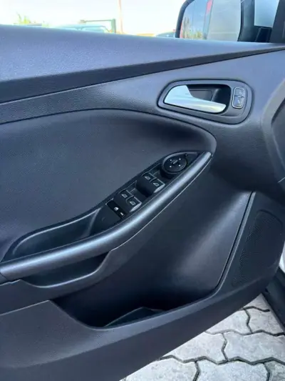Ford Focus 2018 - 13900 EUR, 114000 km - AUTO.MOTO.pt - 114000km - foto 11 de 16