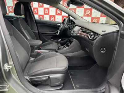 Opel Astra Sports Tourer 2018 - 12990 EUR, 162850 km - AUTO.MOTO.pt - 162850km - foto 13 de 23