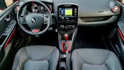 Renault Clio 2014 - 17700 EUR, 146000 km - AUTO.MOTO.pt - 146000km - foto 8 de 23
