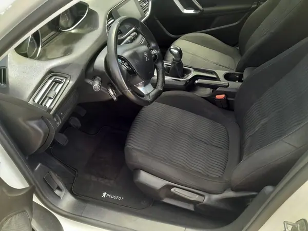 Peugeot 308 SW 2014 - 9000 EUR, 137000 km - AUTO.MOTO.pt - 137000km - foto 6 de 21