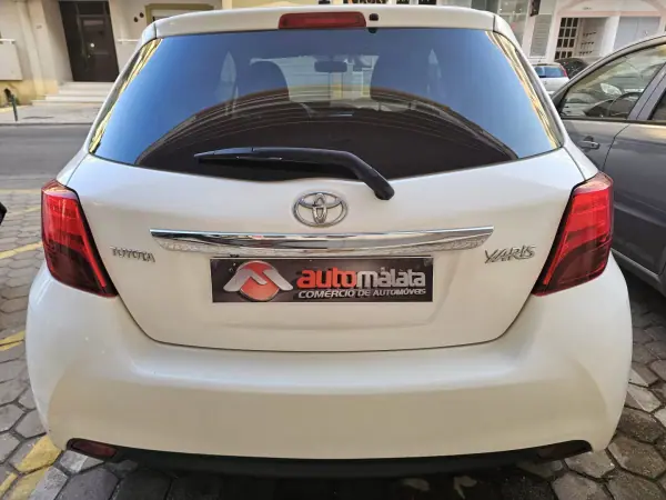 Toyota Yaris 2015 - 9900 EUR, 135279 km - 135279km - foto 11 de 12