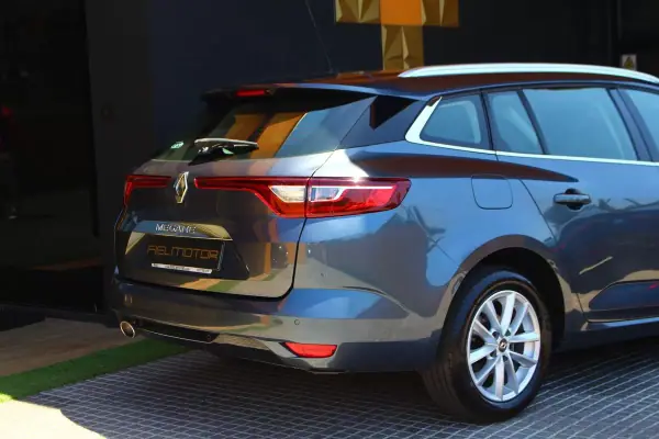 Renault Mégane Sport Tourer 2018 - 10750 EUR, 189000 km - AUTO.MOTO.pt - 189000km - foto 6 de 10