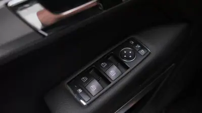 Mercedes-Benz E 250 2009 - 11999 EUR, 478000 km - AUTO.MOTO.pt - 478000km - foto 19 de 35