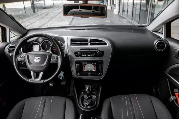 SEAT Leon 2013 - 9900 EUR, 197939 km - AUTO.MOTO.pt - 197939km - foto 34 de 39