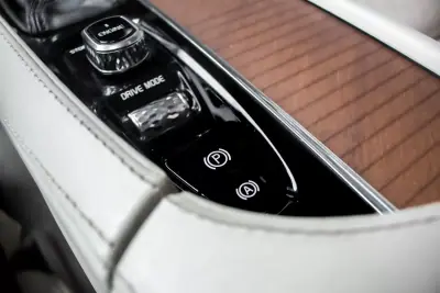 Volvo XC 90 2016 - 24990 EUR, 206775 km - AUTO.MOTO.pt - 206775km - foto 24 de 50