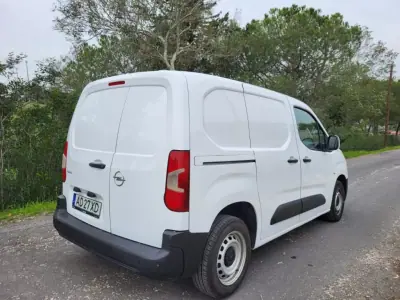 Opel COMBO 2020 - 13750 EUR, 158909 km - AUTO.MOTO.pt - 158909km - foto 16 de 16