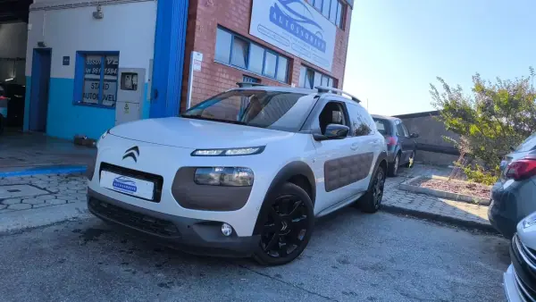 Citroën C4 Cactus 1.6 BlueHDi Shine 2015 Diesel — 175 000 km Citroën C4 Cactus 1.6 BlueHDi Shine 2015 Diesel