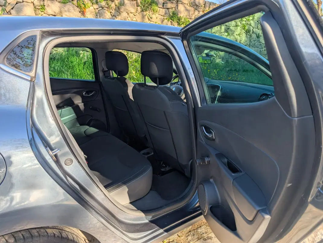 Renault Clio 2018 - 10500 EUR, 69000 km - AUTO.MOTO.pt - 69000km - foto 10 de 19