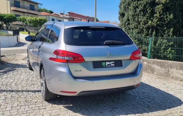 Peugeot 308 SW 2014 - 9250 EUR, 265000 km - AUTO.MOTO.pt - 265000km - foto 8 de 30