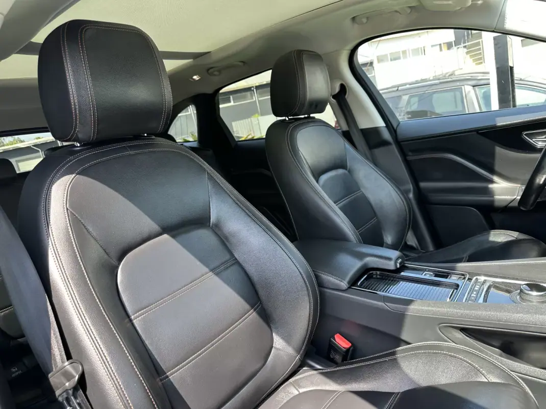 Jaguar F-Pace 2018 - 22500 EUR, 146000 km - 146000km - foto 59 de 69