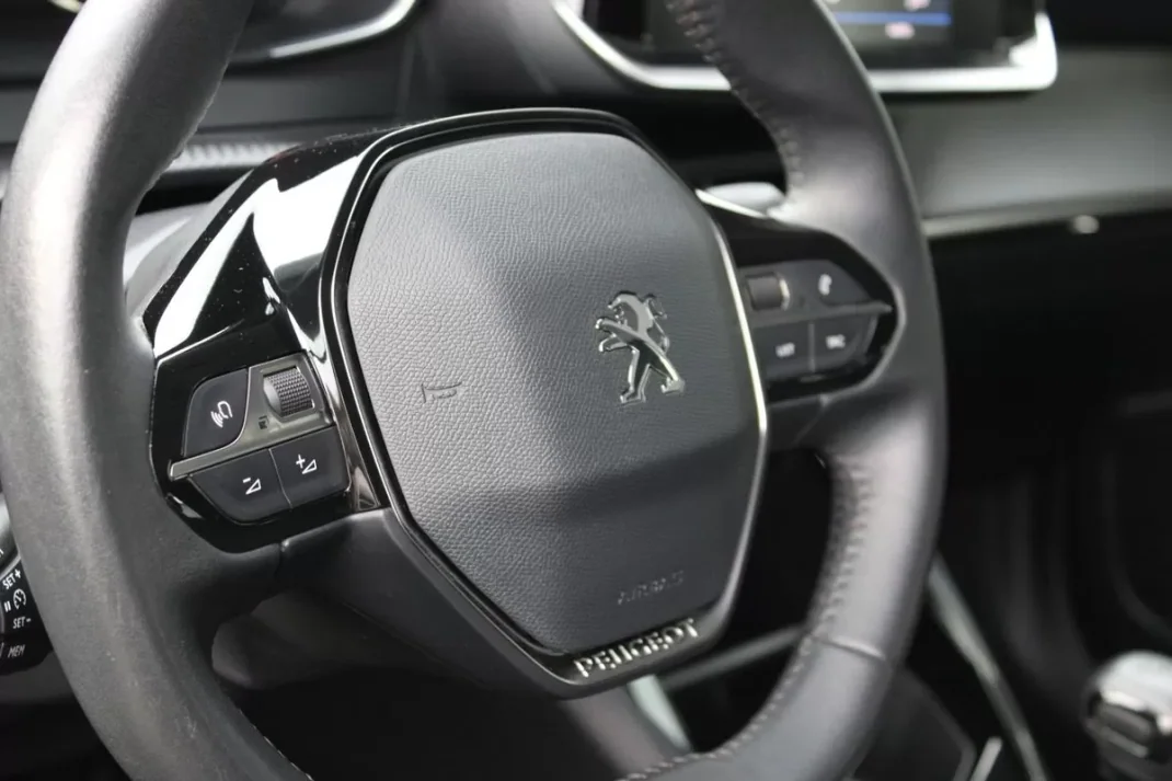 Peugeot 2008 2021 - 18700 EUR, 48176 km - AUTO.MOTO.pt - 48176km - foto 10 de 32