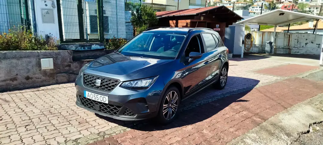 SEAT Arona 2023 - 15950 EUR, 72300 km - AUTO.MOTO.pt - 72300km - foto 1 de 12