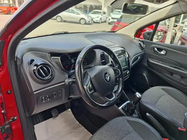 Renault Captur 2019 - 13350 EUR, 79800 km - AUTO.MOTO.pt - 79800km - foto 26 de 27