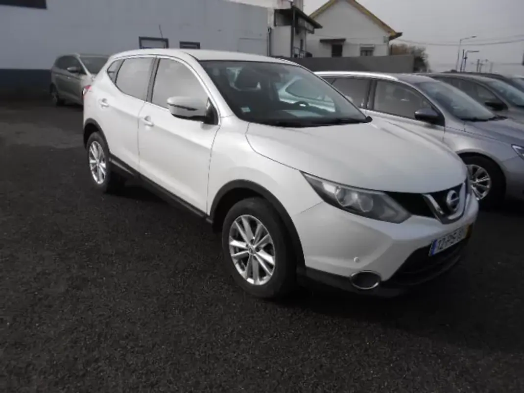 Nissan Qashqai 2015 - 16500 EUR, 100843 km - AUTO.MOTO.pt - 100843km - foto 2 de 12